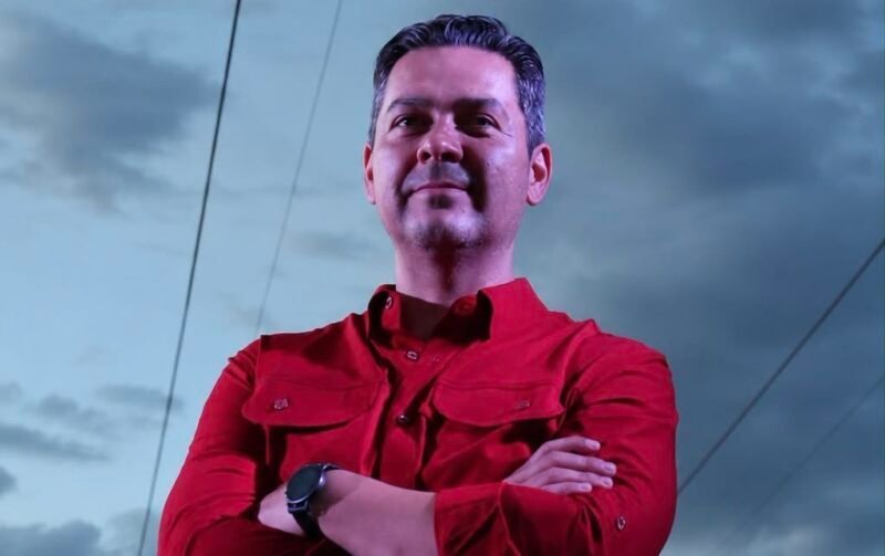 Sahir Rentería formaliza su registro en Morena con la meta de transformar el futuro de Chihuahua