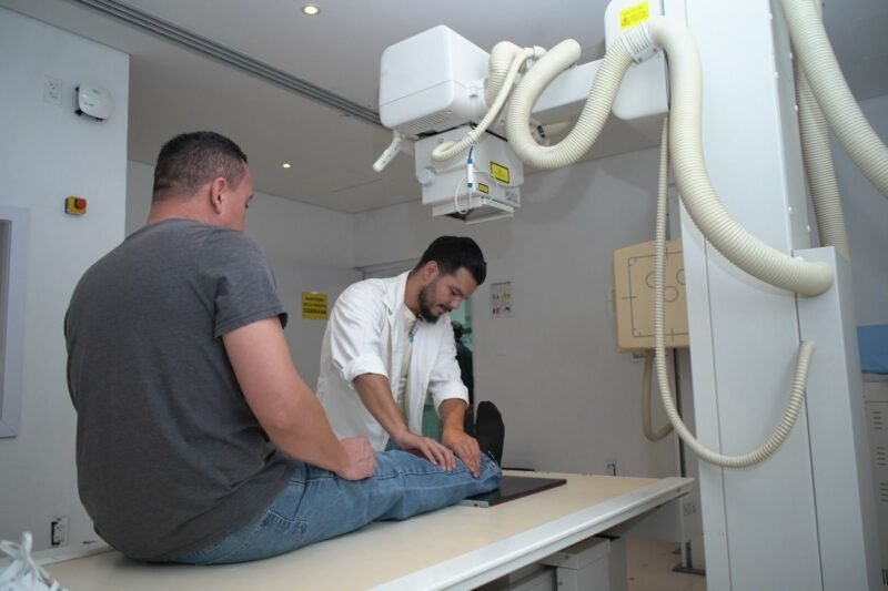 Salud urge a prevenir la osteoporosis con hábitos saludables y revisiones médicas oportunas