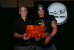 Slash recibe el prestigioso premio Les Paul Spirit Award en una velada íntima en Hollywood