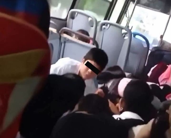 Sujetos armados balean vehículo que transportaba a estudiantes de secundaria durante la madrugada