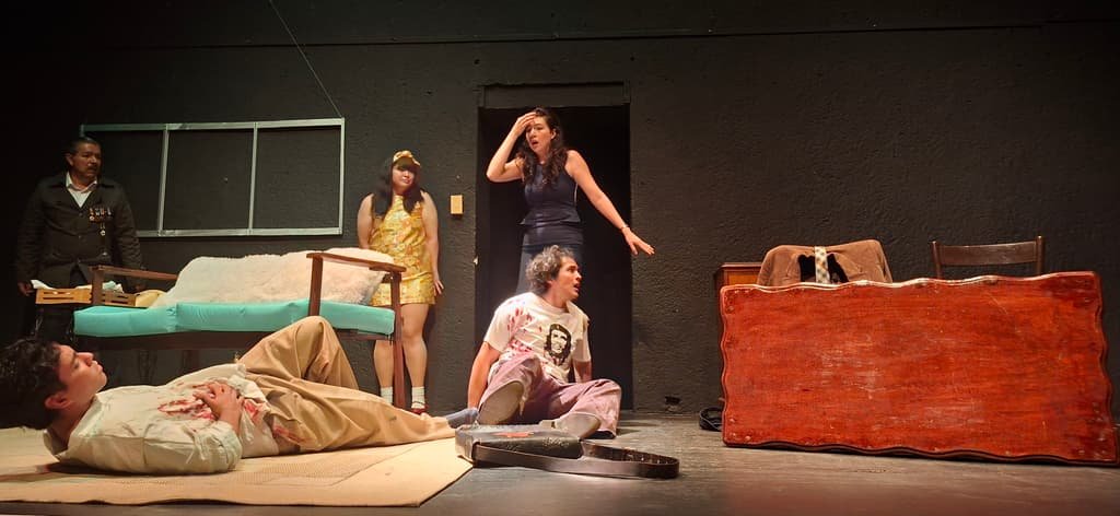 Teatro en la capital: explora el movimiento del 68 a través de la intimidad familiar