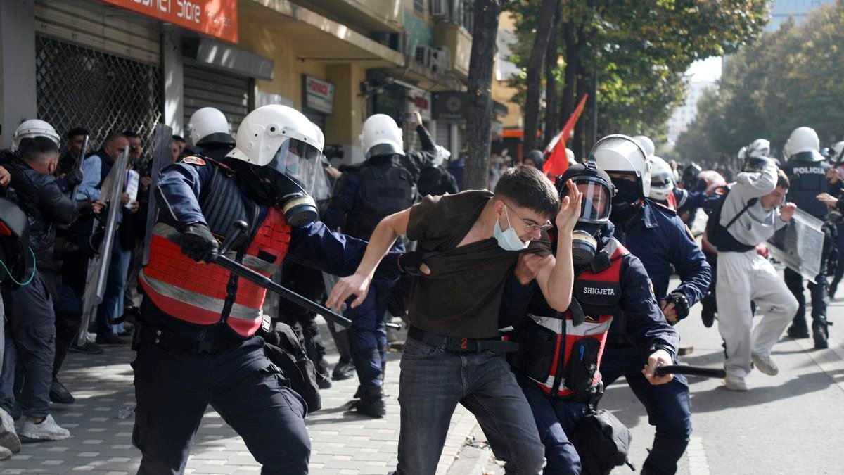 Tirana se convulsiona entre disturbios y el rechazo frontal al megaproyecto turístico respaldado por la familia Trump