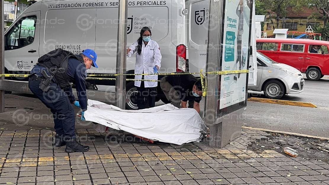 Tragedia en la alcaldía Cuauhtémoc: adulta mayor fallece en paradero de transporte público