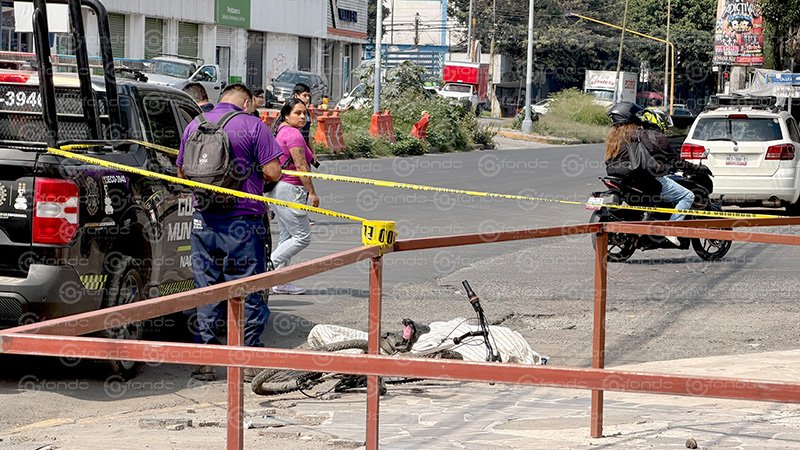 Tragedia en Naucalpan: ciclista pierde la vida de forma repentina tras sufrir un colapso en plena vía pública