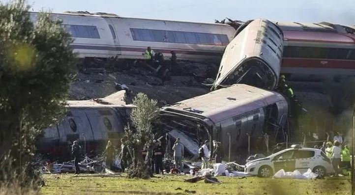 Tragedia ferroviaria en España deja un saldo preliminar de 64 fallecidos y 80 heridos graves