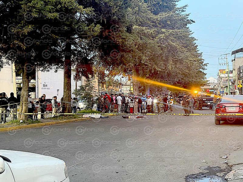 Trágico accidente en motocicleta cobra la vida de dos jóvenes tras impactarse contra un árbol