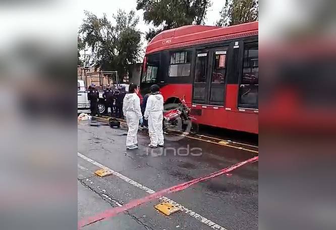Trágico choque entre motoneta y unidad del Metrobús deja una mujer sin vida en la Gustavo A. Madero