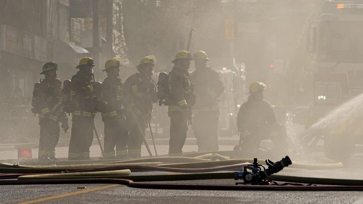 Trágico incendio y explosión en una base militar de Alberta deja víctimas mortales y heridos