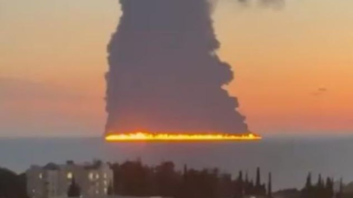 Un petrolero que navegaba hacia la India se incendia tras sufrir un ataque con drones en el mar Negro