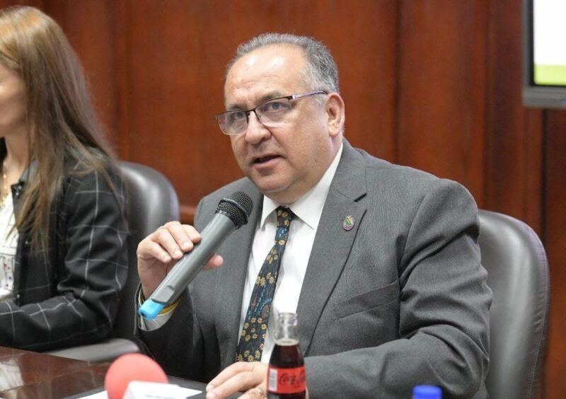 Universidad Autónoma de Chihuahua acude a la Fiscalía y condiciona limpieza de Rectoría a permisos legales