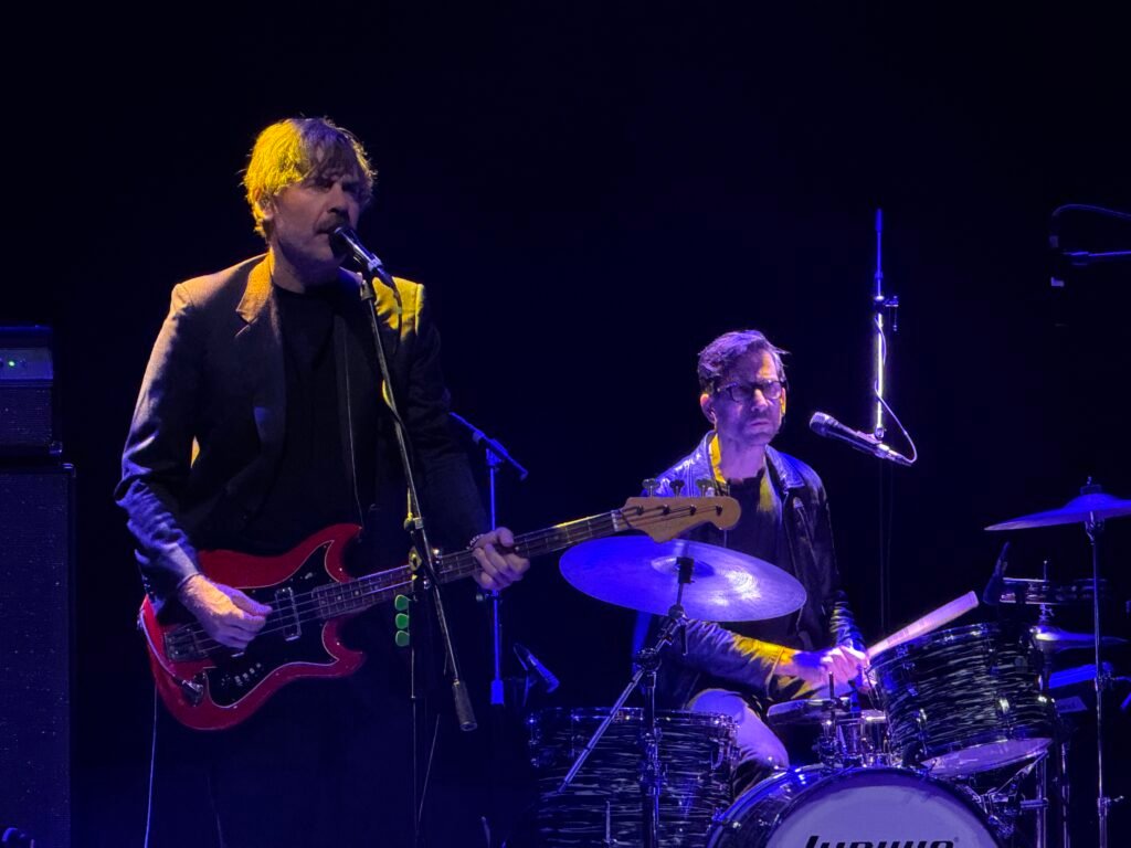 Vigencia y energía: así fue el reencuentro de Peter Bjorn and John en el Foro Puebla