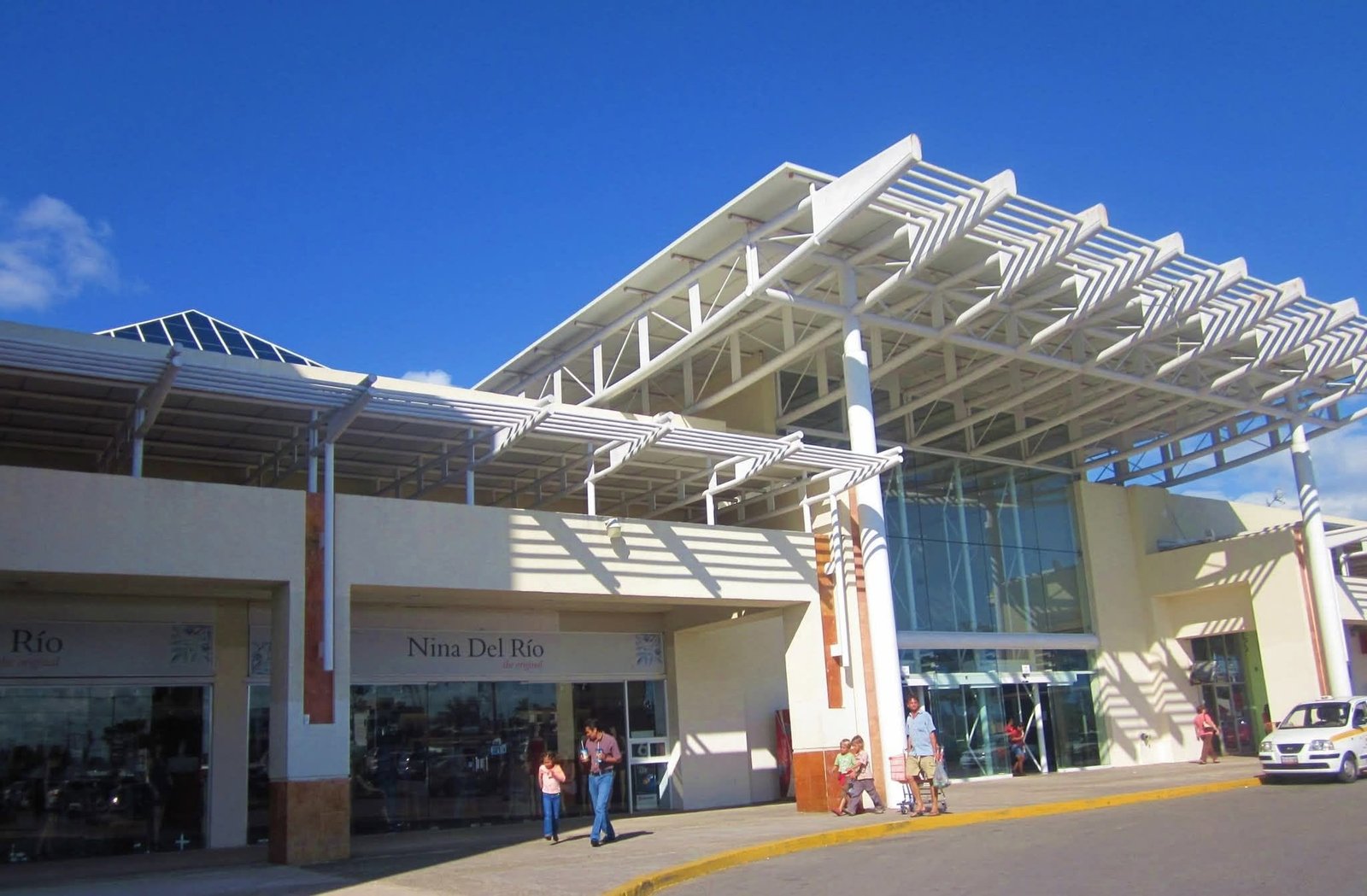 Vigilante de centro comercial genera desconcierto general tras prohibir una sesión fotográfica