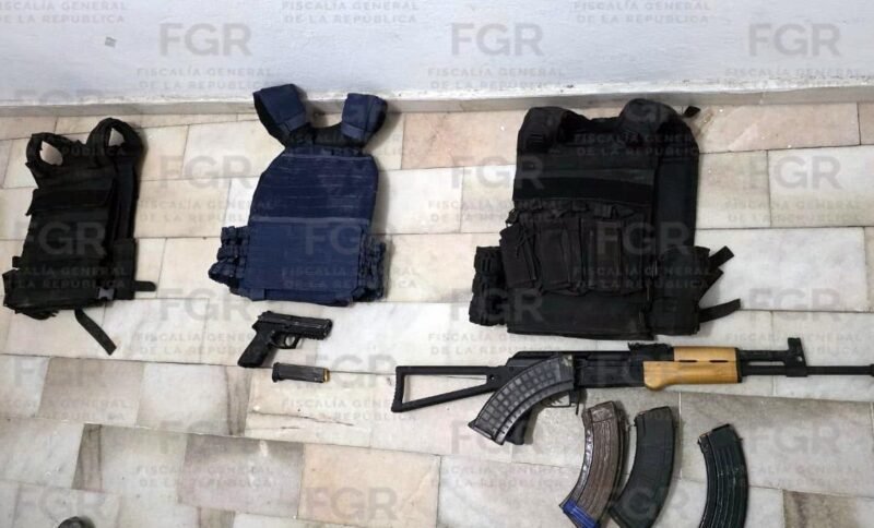 Vinculan a proceso a tres sujetos detenidos con armamento de uso exclusivo y explosivos en Sinaloa