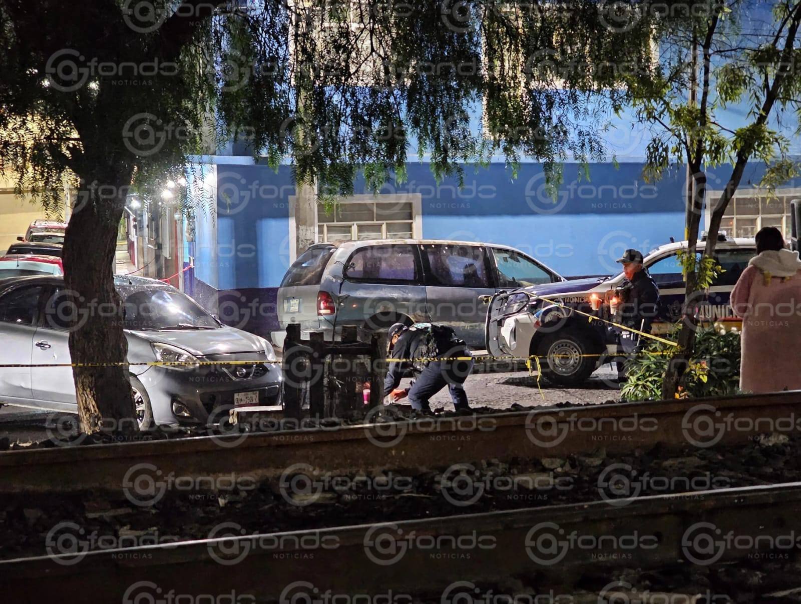 Violenta persecución armada en calles de Ecatepec deja un automovilista muerto y una mujer herida