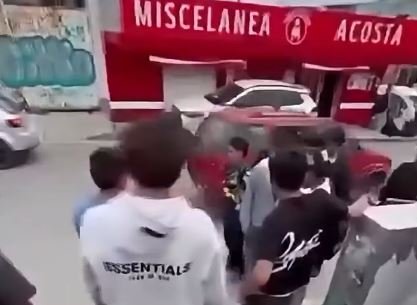 Violenta trifulca multitudinaria a las puertas de un instituto de bachillerato genera alarma social