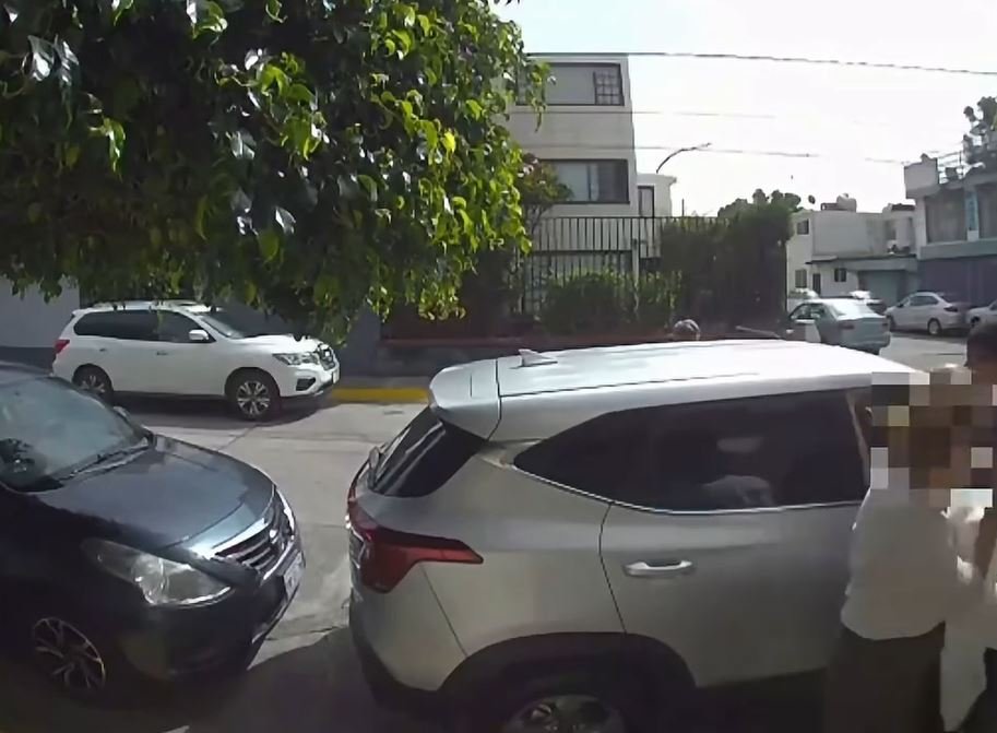 Violento asalto a adultos mayores en Naucalpan moviliza a vecinos tras robo de su camioneta