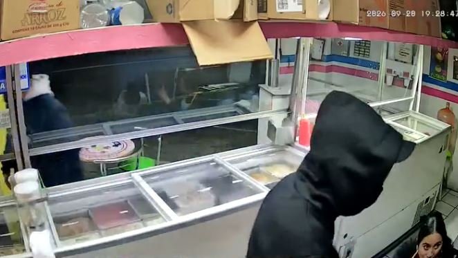Violento asalto a mano armada en heladería de Cuautitlán Izcalli queda captado en video