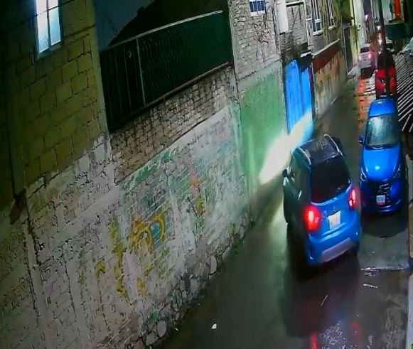 Violento asalto a una familia en Cuautitlán Izcalli: delincuentes armados irrumpen en su vivienda para robar su auto