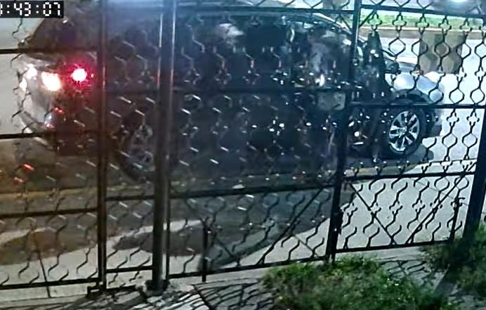 Violento asalto en Tlalnepantla: despojan a conductora de su vehículo frente a su domicilio