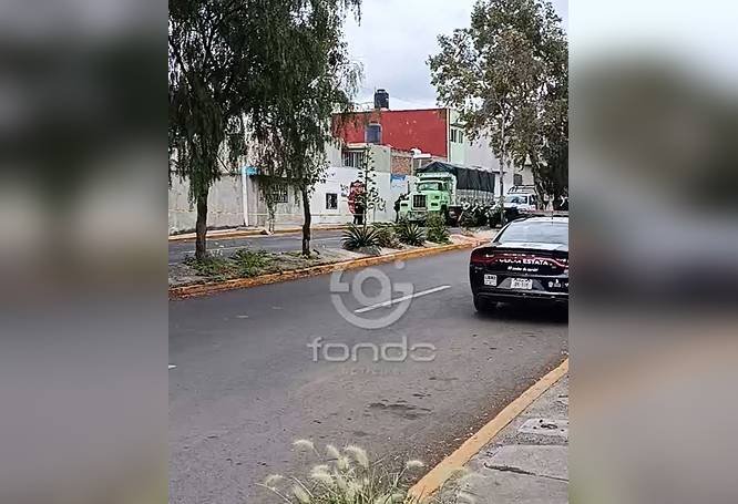 Violento homicidio en Nezahualcóyotl deja a una persona sin vida bajo un vehículo de carga